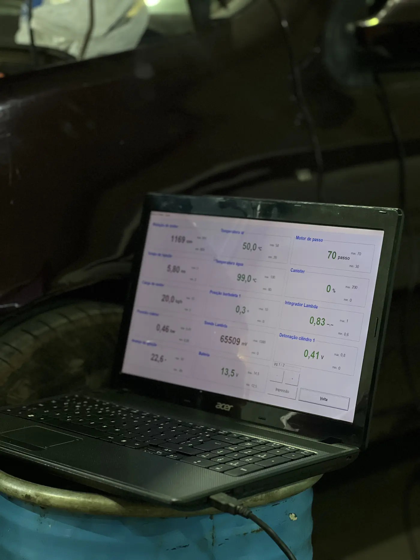 Tela do scanner com leituras dos sensores do motor